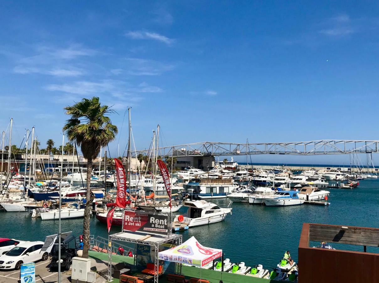 ホテル Boat Yacht Barcelona サン・アドリア・デ・ベソス エクステリア 写真