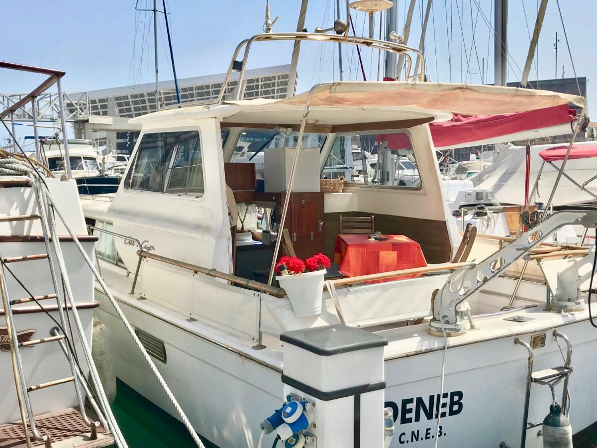 ホテル Boat Yacht Barcelona サン・アドリア・デ・ベソス エクステリア 写真