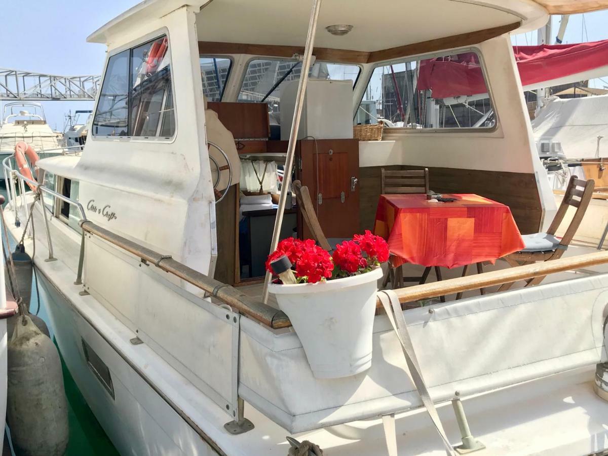 ホテル Boat Yacht Barcelona サン・アドリア・デ・ベソス エクステリア 写真