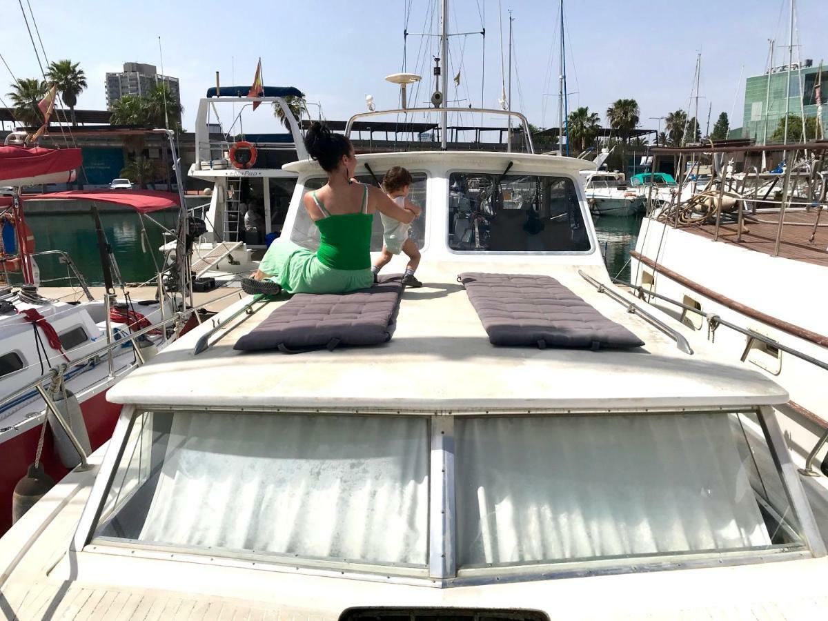 ホテル Boat Yacht Barcelona サン・アドリア・デ・ベソス エクステリア 写真