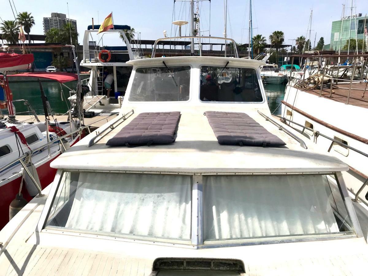 ホテル Boat Yacht Barcelona サン・アドリア・デ・ベソス エクステリア 写真